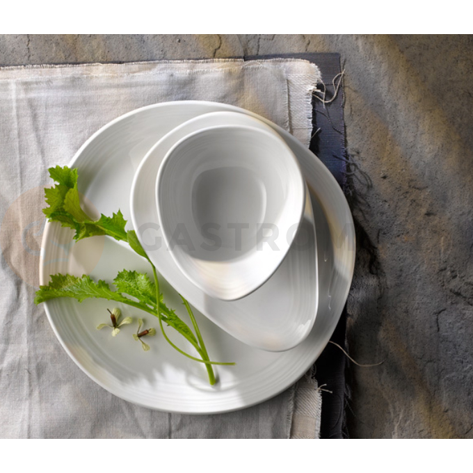 Porcelánový plytký tanier v tvare trojuholníka 27 cm | CHURCHILL, Discover